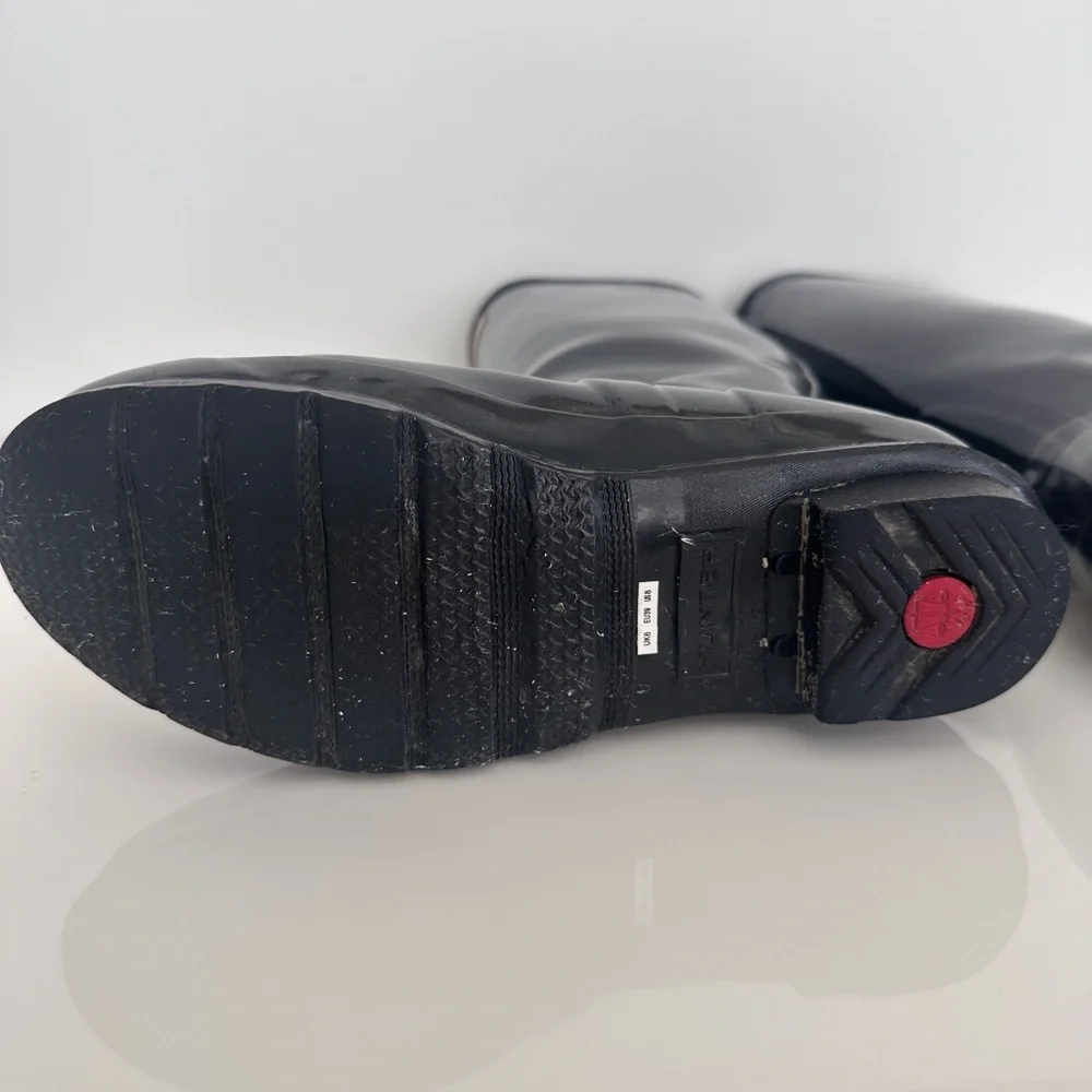 Women’s Tall Black Gloss Hunter rain boots in size 8 - Picture 11 of 15